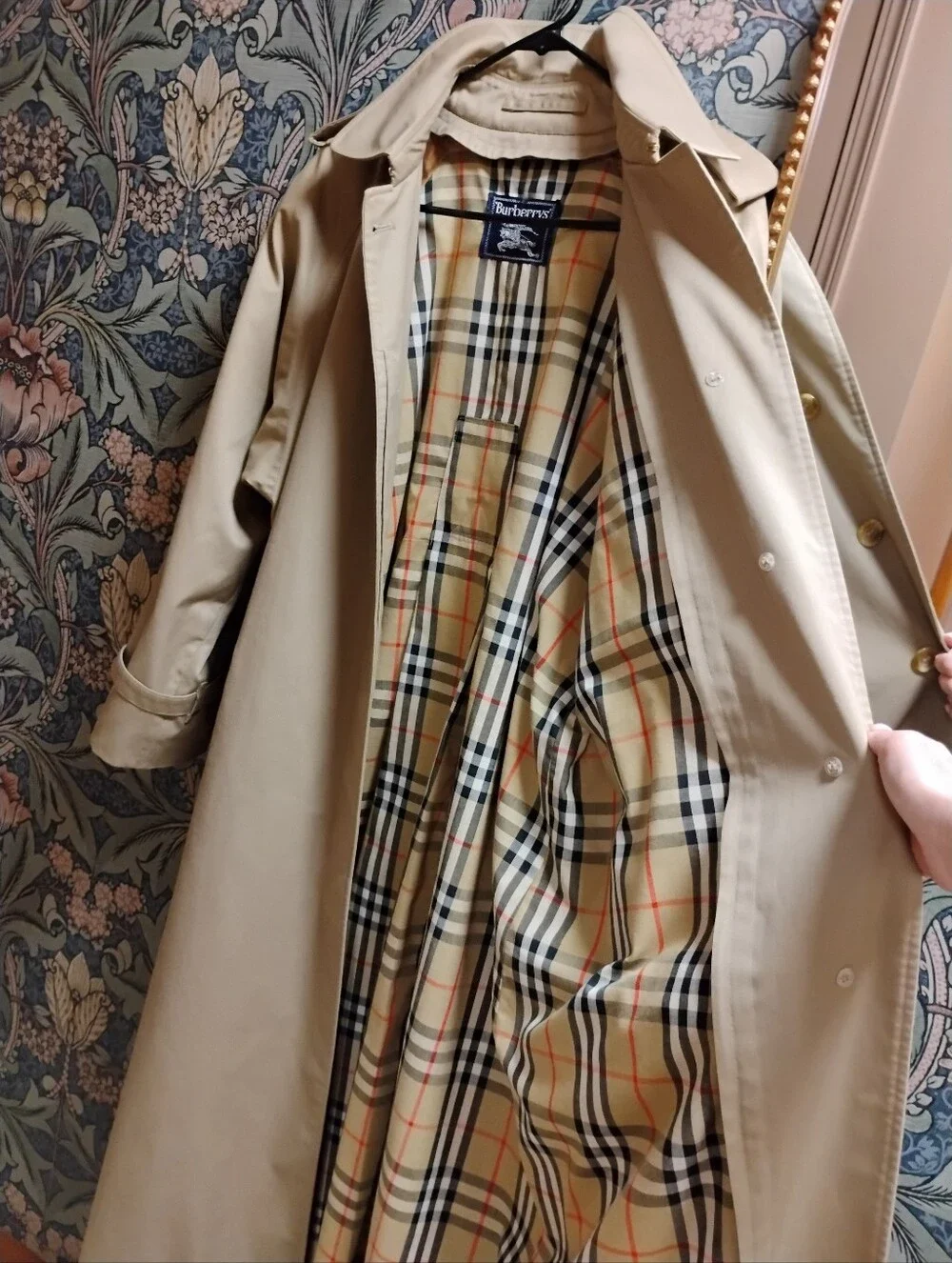 Vintage Burberry Beige Trench Coat with Removable Liner - Picture 5 of 16